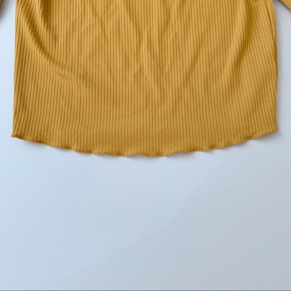 ME TO WE Off Shoulder Crop Top - Picture 5 of 8